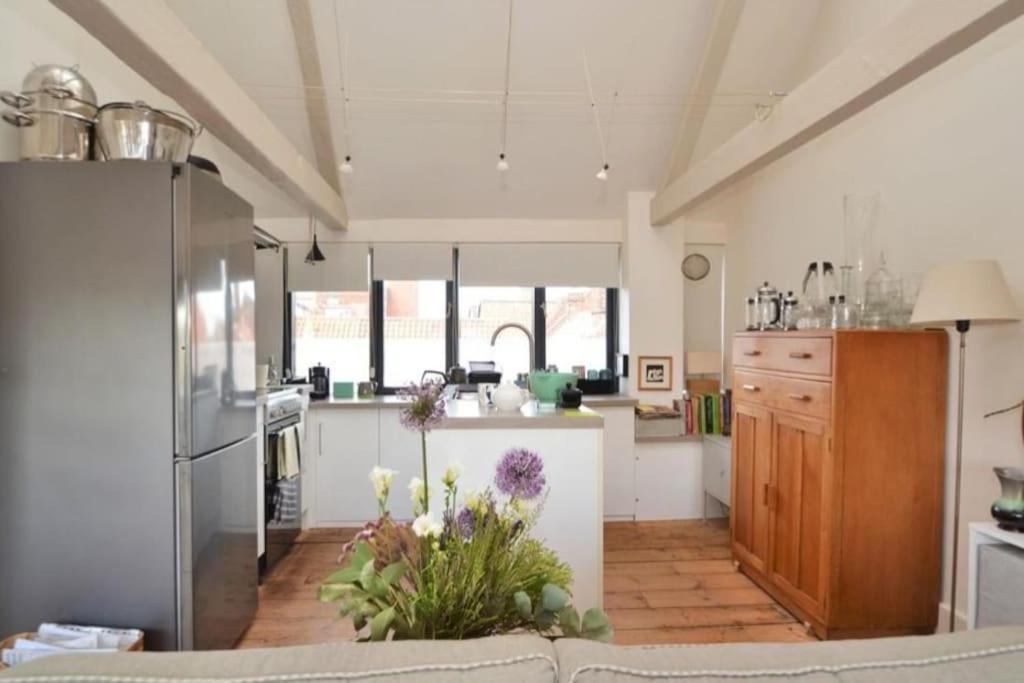 Contractor And Family Friendly Grade II Townhouse- 3 Bedrooms- Free Parking Норвич Экстерьер фото