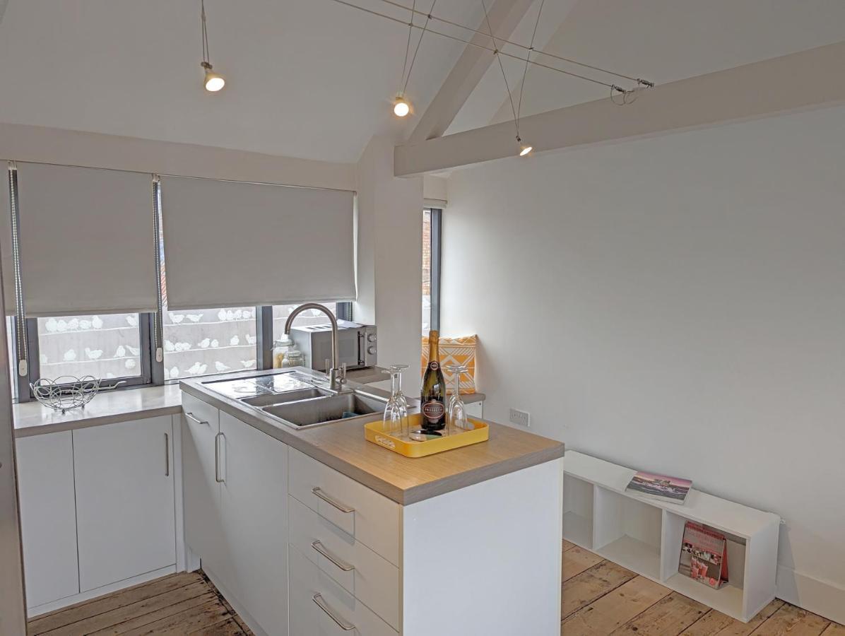 Contractor And Family Friendly Grade II Townhouse- 3 Bedrooms- Free Parking Норвич Экстерьер фото
